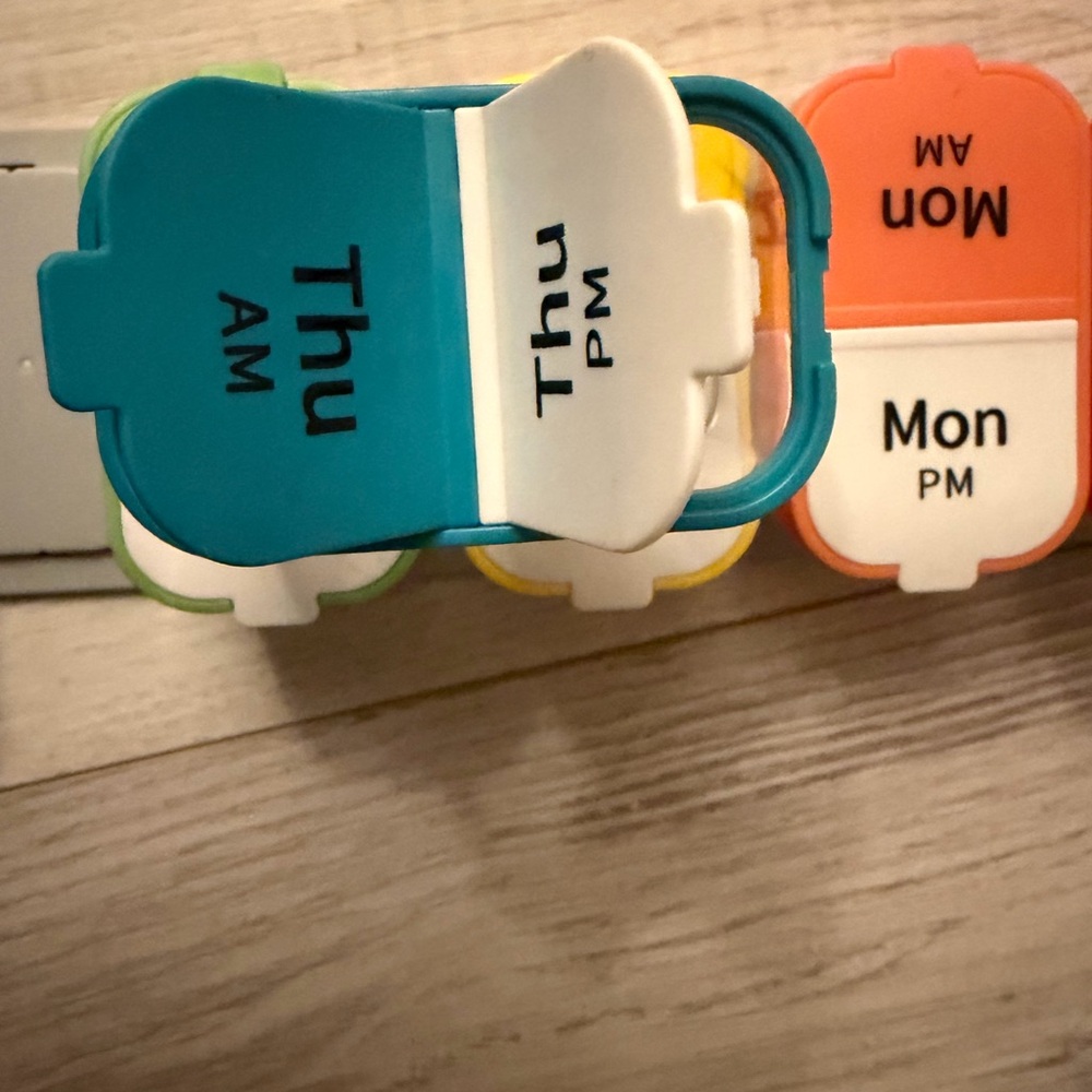Amazon Weekly Pill Organizer - Multicolor - Picture 3 of 3